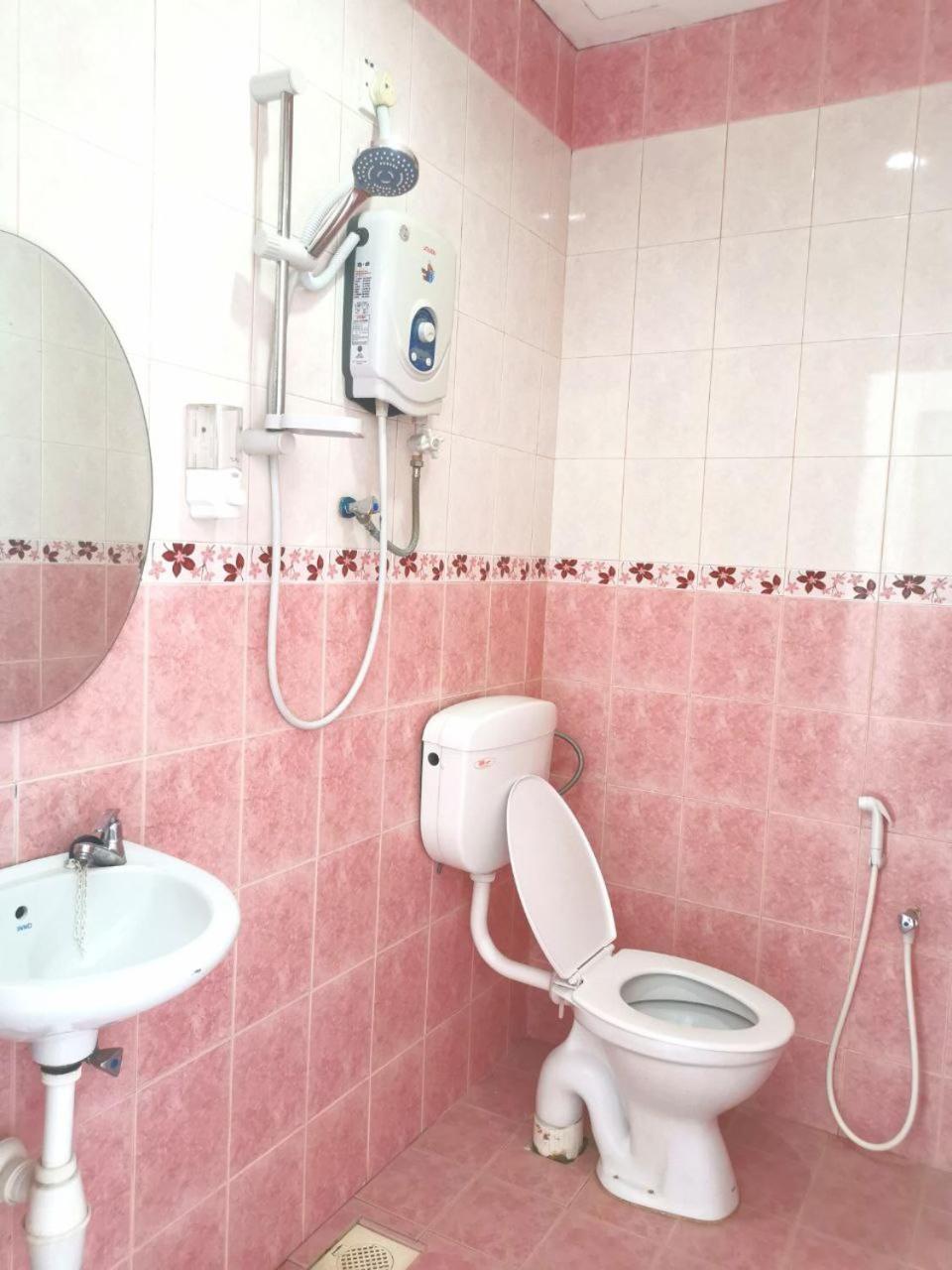 Vive Inn Kuah Exterior photo